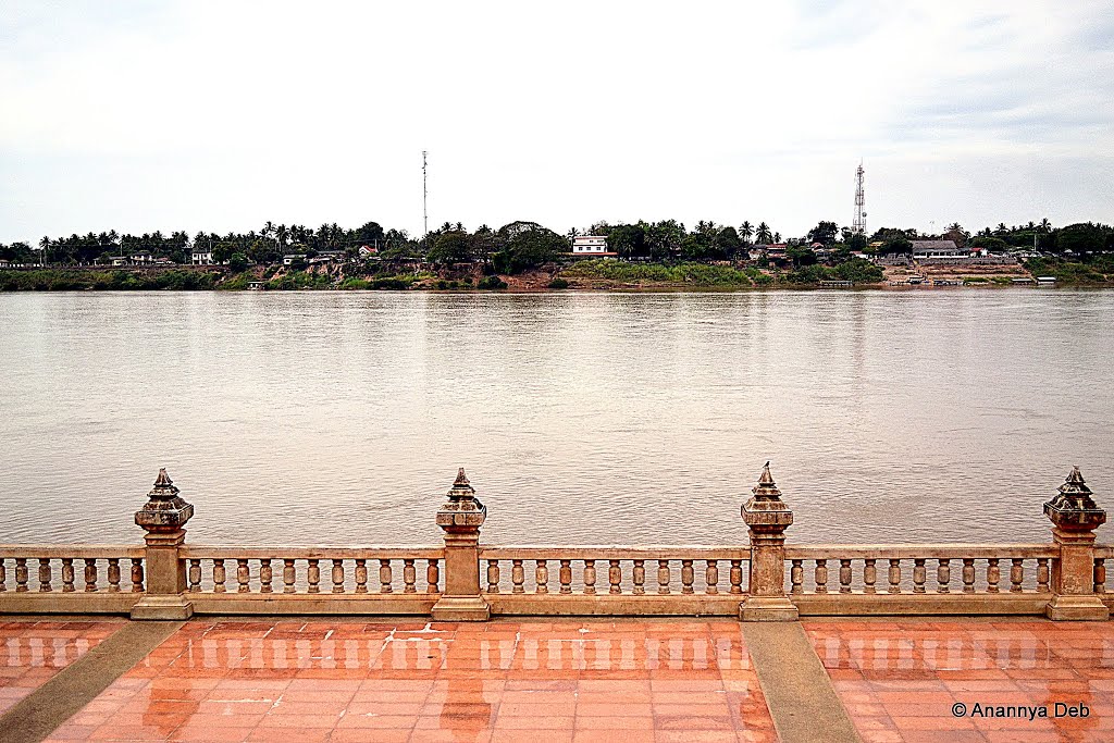 Mekong Promenade, Nongkhai, March 2011 by Anannya Deb