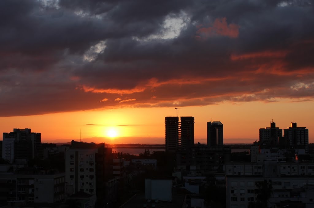 Por-do-Sol em PoA II by Rolf Simoes