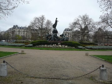 Ciel orageux et pluvieux sur la Place de la Nation by zagreus