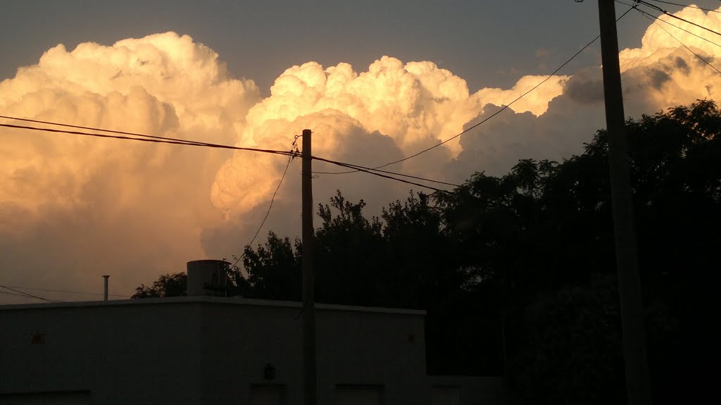 SE VIENE LA TORMENTA by Kareka, La Pampa