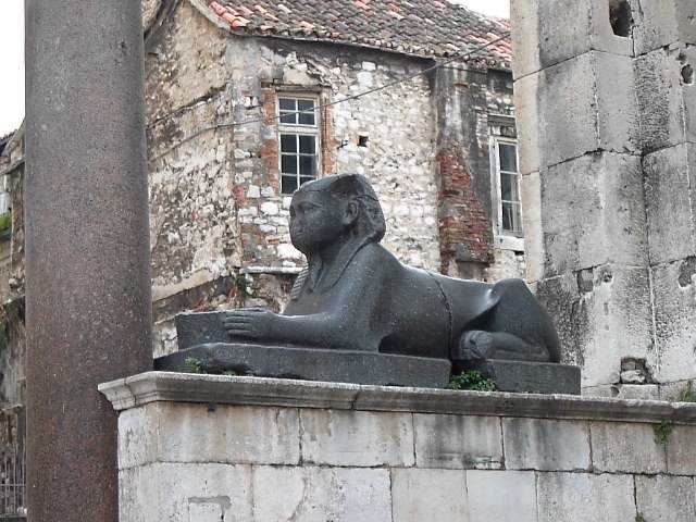 Esfinge Palacio de Diocleciano by juhansi