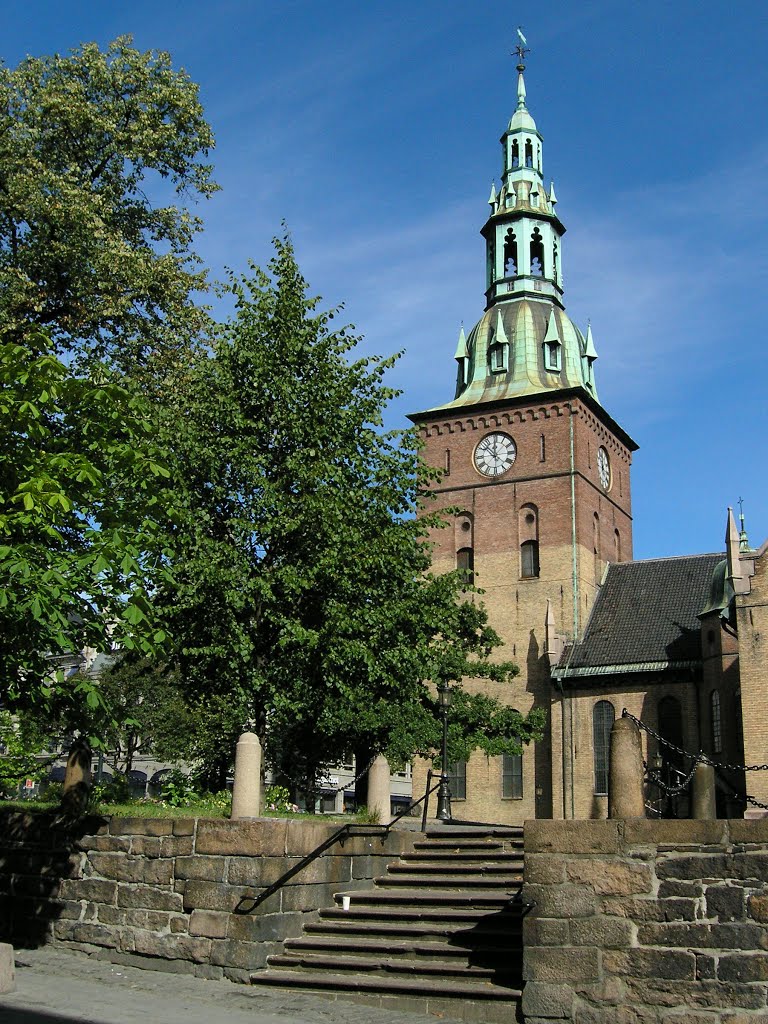 Oslo cathedral - viewed from Ambiente by Tomas K☼h☼ut