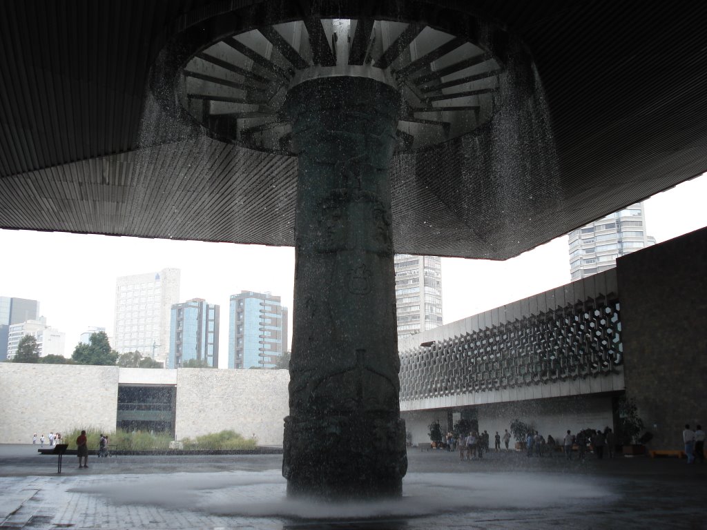 Ciudad de Mexico Fuente Museo Antropologico by Rolando Canessa