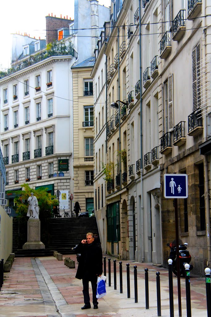 Rue De l'Ecole de Medicine, 6th Arrondissements, Paris, France by MICHAEL  JIROCH  &  www.michaeljiroch.com