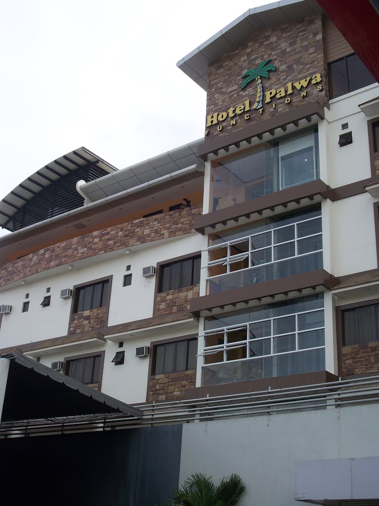 Western facade of Hotel Palwa & Palmera resto in Dumaguete City, Oriental Negros, Philippines by kang © francis b i ♣