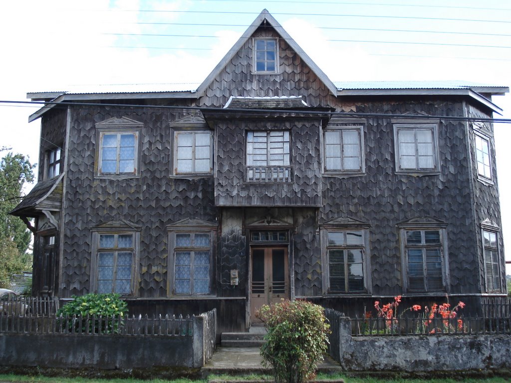 Curaco de Velez , Chile by Rolando Canessa