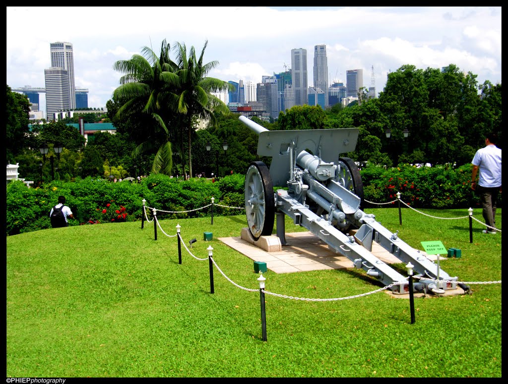 Japanese Gun at the Istana by PHiep