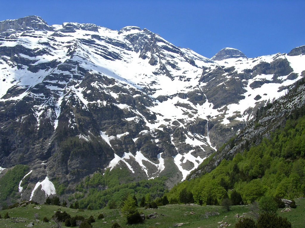 Monte Perdido y Cilindro a la izquierda desde Lalarri by Pascual Asensio Sánchez