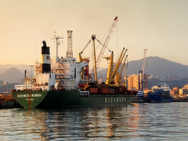 Genova Porto by Paolo Travi