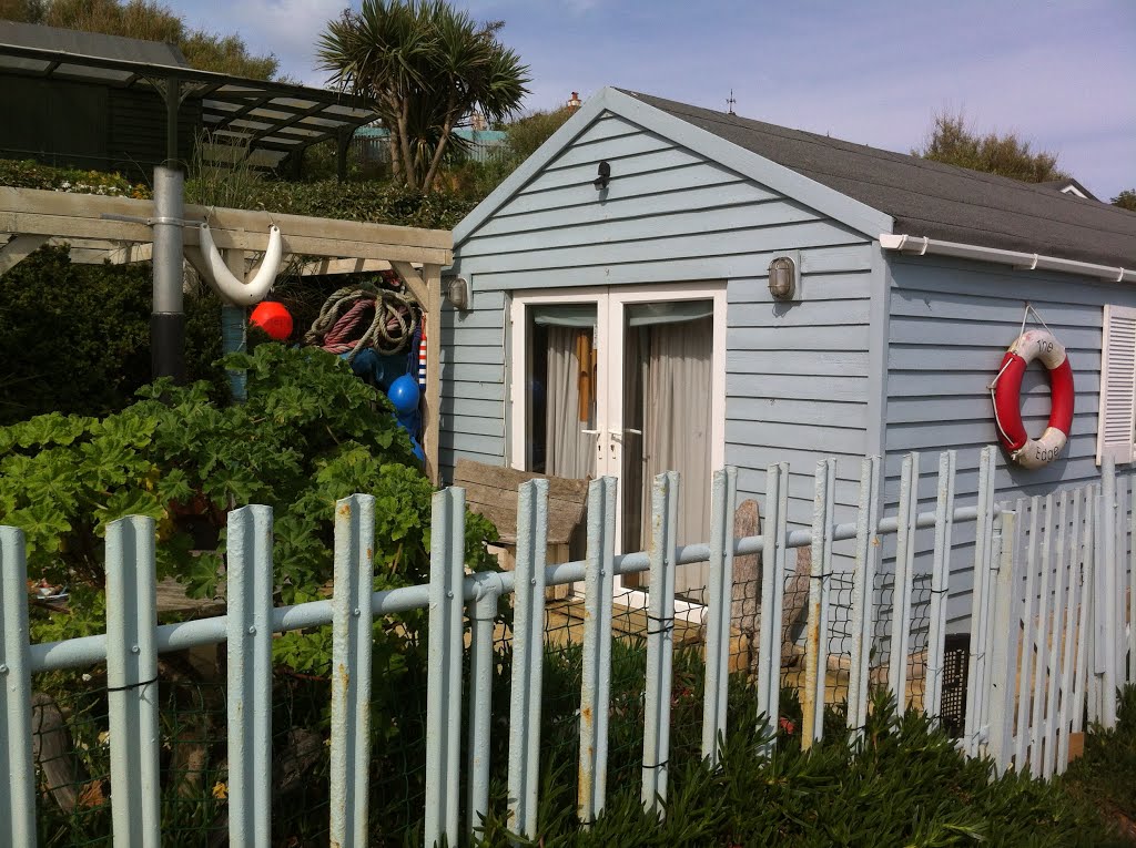 Bembridge beach hut by cowbridgeguide.co.uk