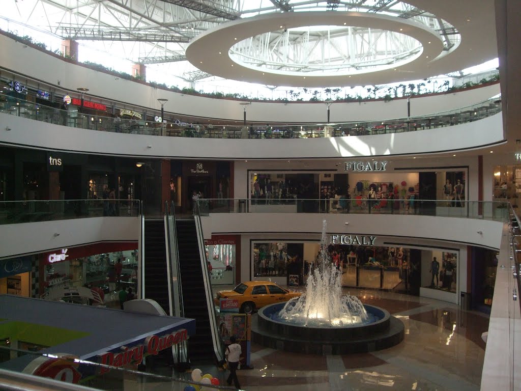 Centro Comercial Miraflores by Henry Duran