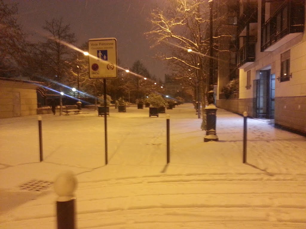 Rue jacques Hillairet sous la Neige by Kamel Eckmühl