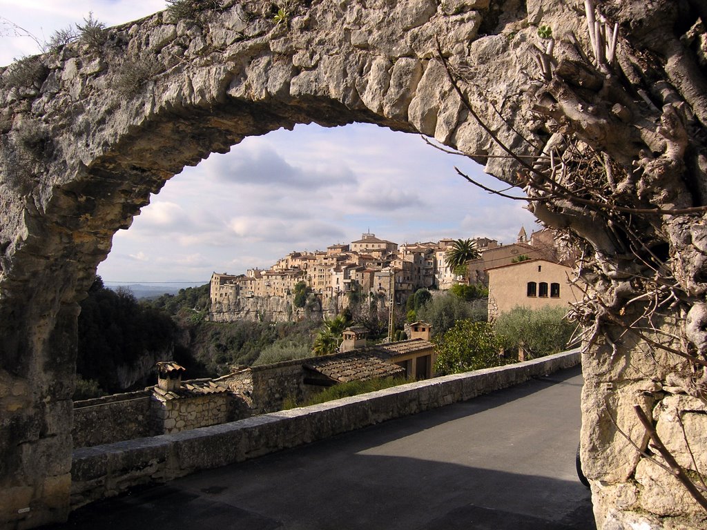 Tourette sur Loup. by mady77