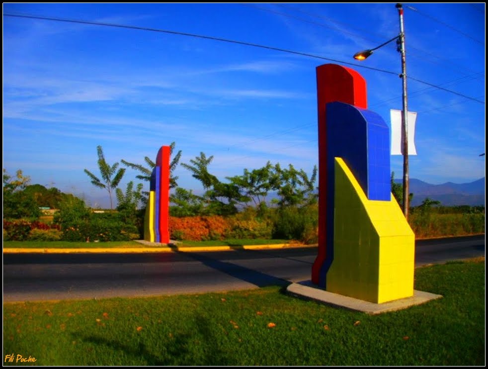 Entrada a Santa Cruz de Aragua. by Fili Poche.