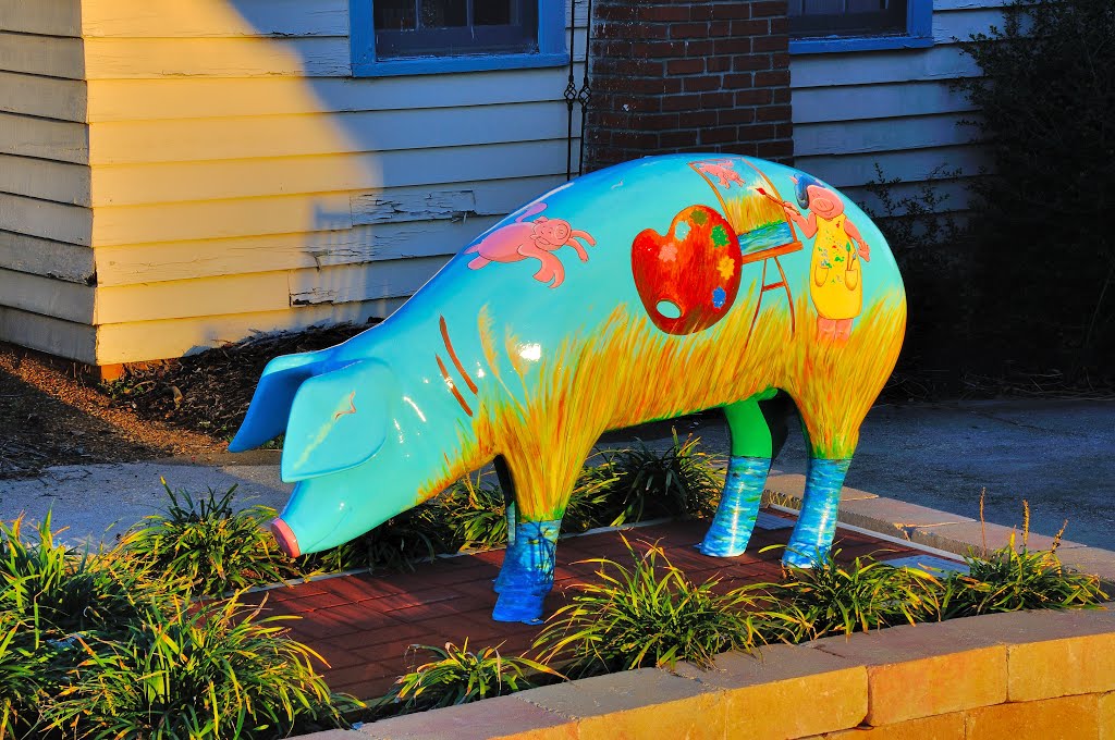 VIRGINIA: ISLE OF WIGHT COUNTY: SMITHFIELD: Visitor Center Pig, locally known as "Cultural Pig," Pig 1 of 8 by Douglas W. Reynolds, Jr.