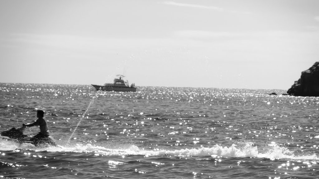 En Waterski (Isla de la piedra, Mazatlán) by Mateo-traveler