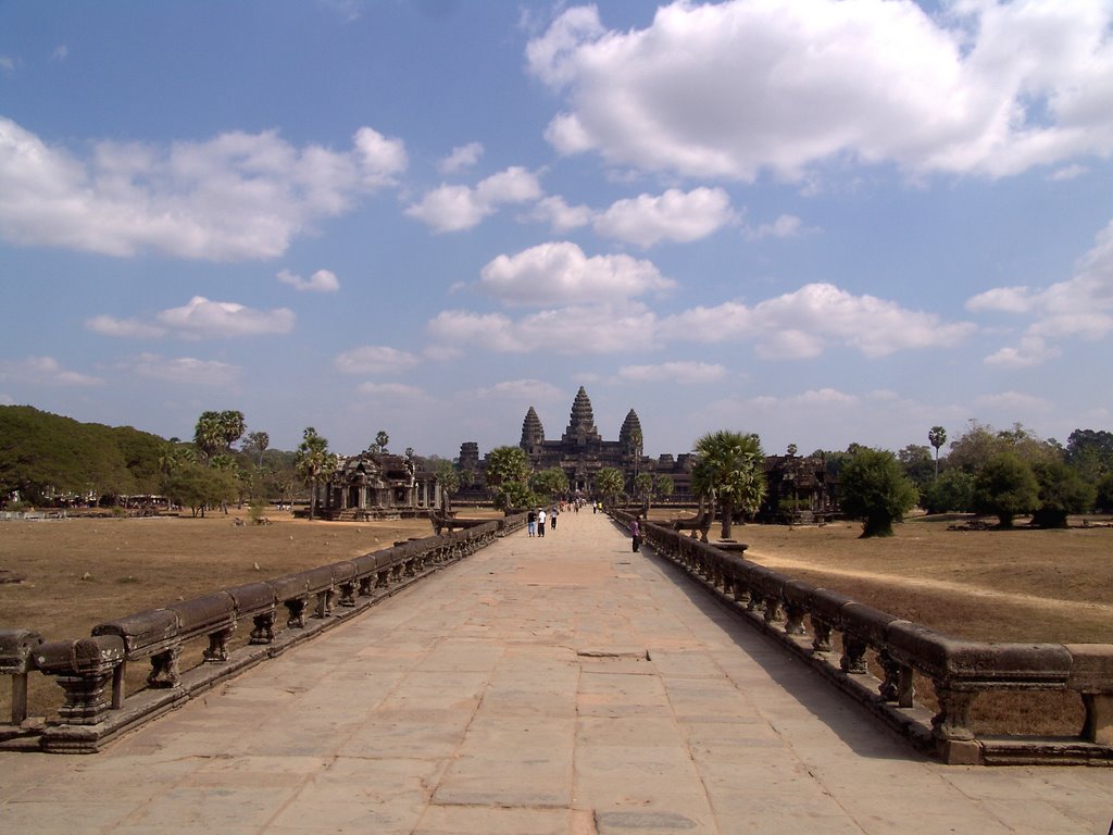 Angkor Wat (ouest) by rokaPic40666