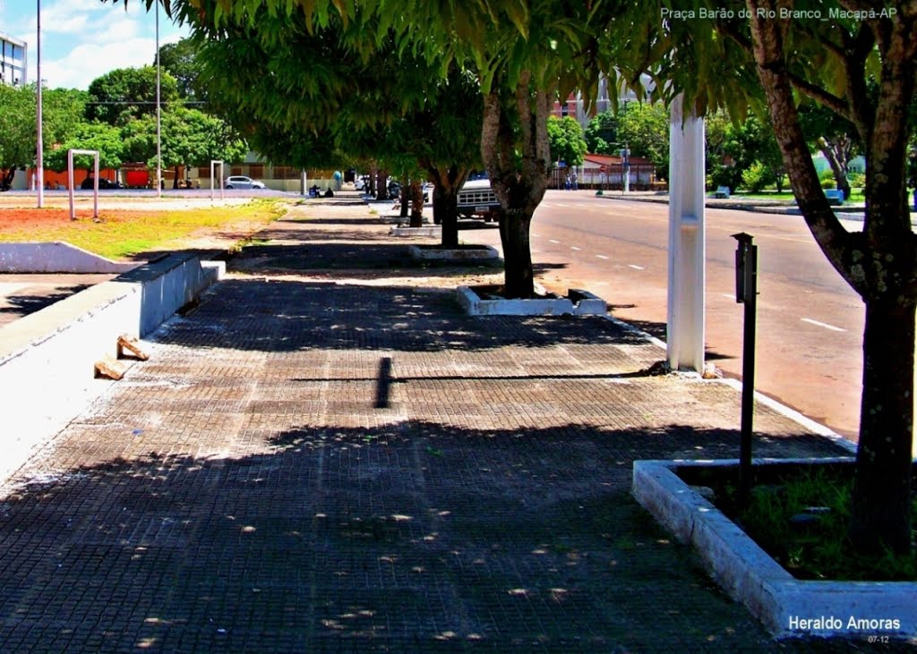 Calçadão da praça Barão do Rio Branco_w_Macapá-AP by Heraldo Amoras