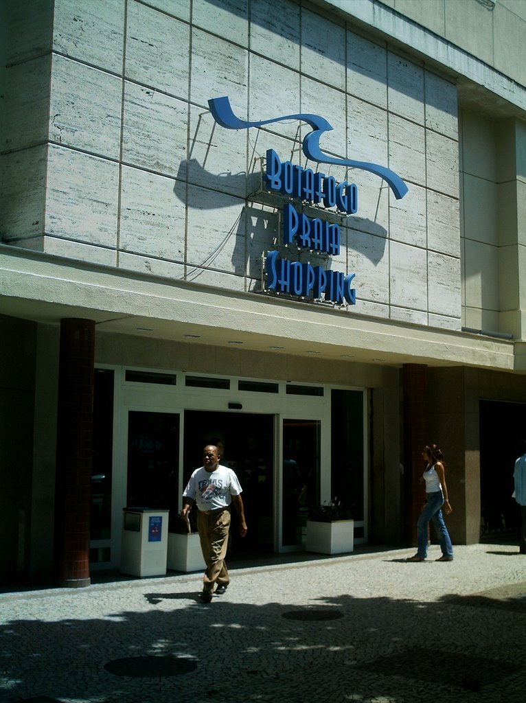 Botafogo Praia Shopping by Eduardo Mezzonato