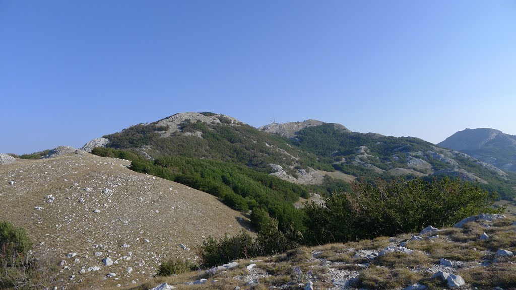 Вид в сторону горы Ловчен (справа виден на горе мавзолей). View of Lovchen. Montenegro by zhsv