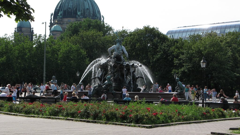 Berlin - Neptunbrunnen by csonix