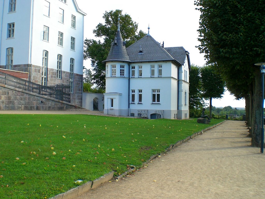 Nebengebäude des Plöner Schloss by Neotrix