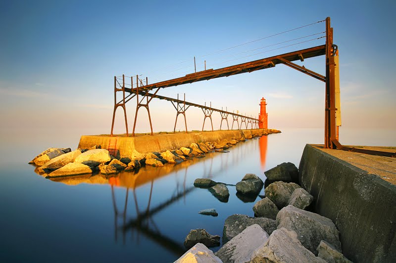 Algoma Pierhead Light by tfavretto