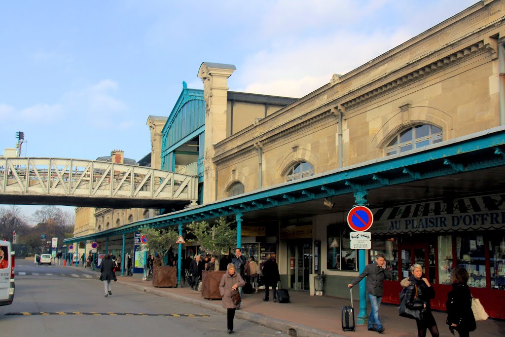 Gare d'Austerlitz, 13eme, Paris, France by MICHAEL  JIROCH  &  www.michaeljiroch.com