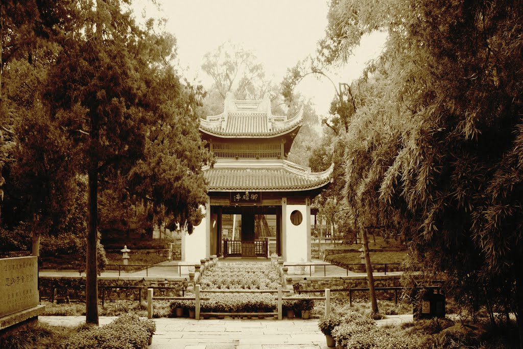 Golden Lotus pavilion and bridge by Newerman