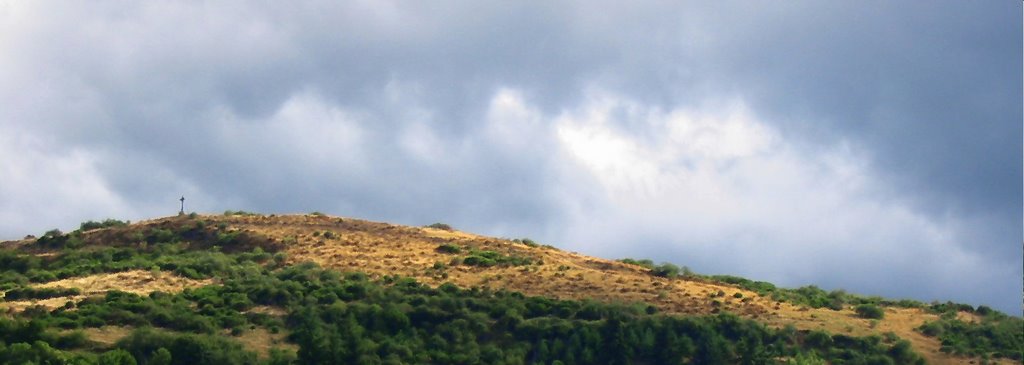 Preludio de tormenta. La cruz. - Pradoluengo - by Javier Saiz Zaldo