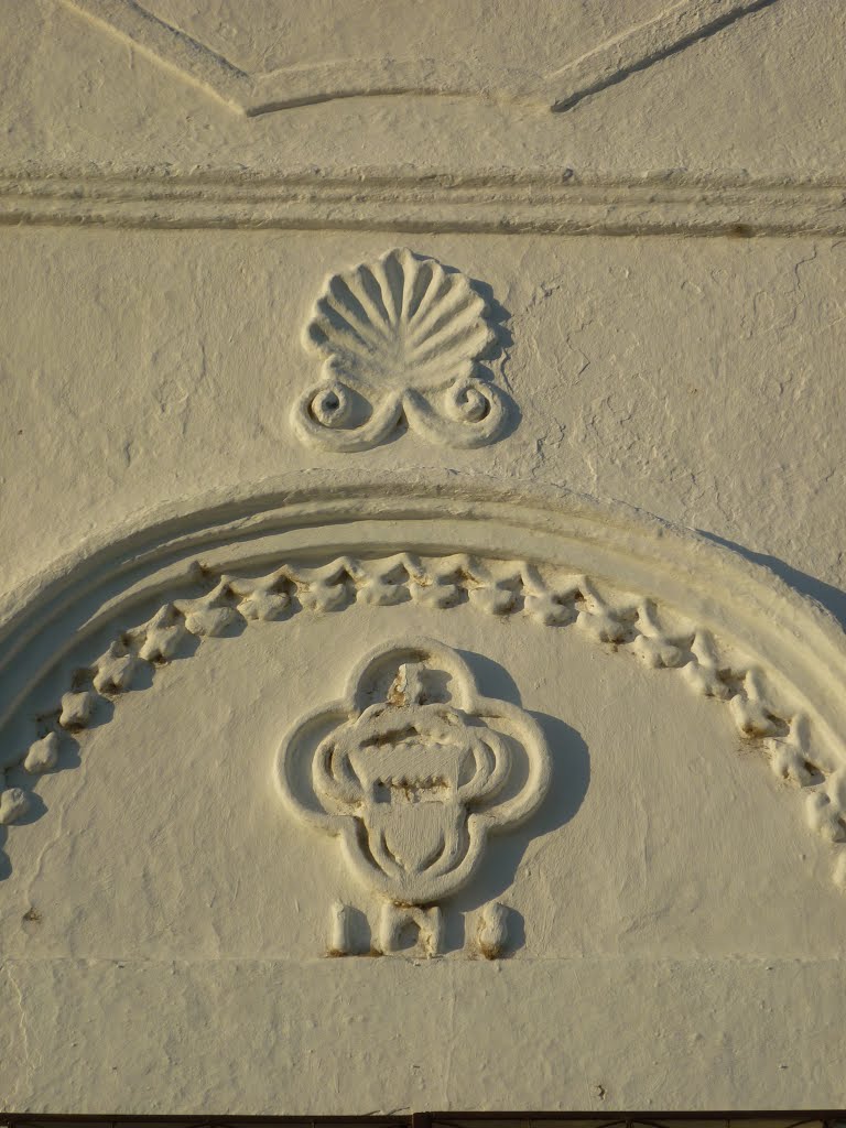 Igreja de Itans - Fachada com símbolos da Coroa Portuguesa e o Rococó by Krewinkel-Terto de Amorim