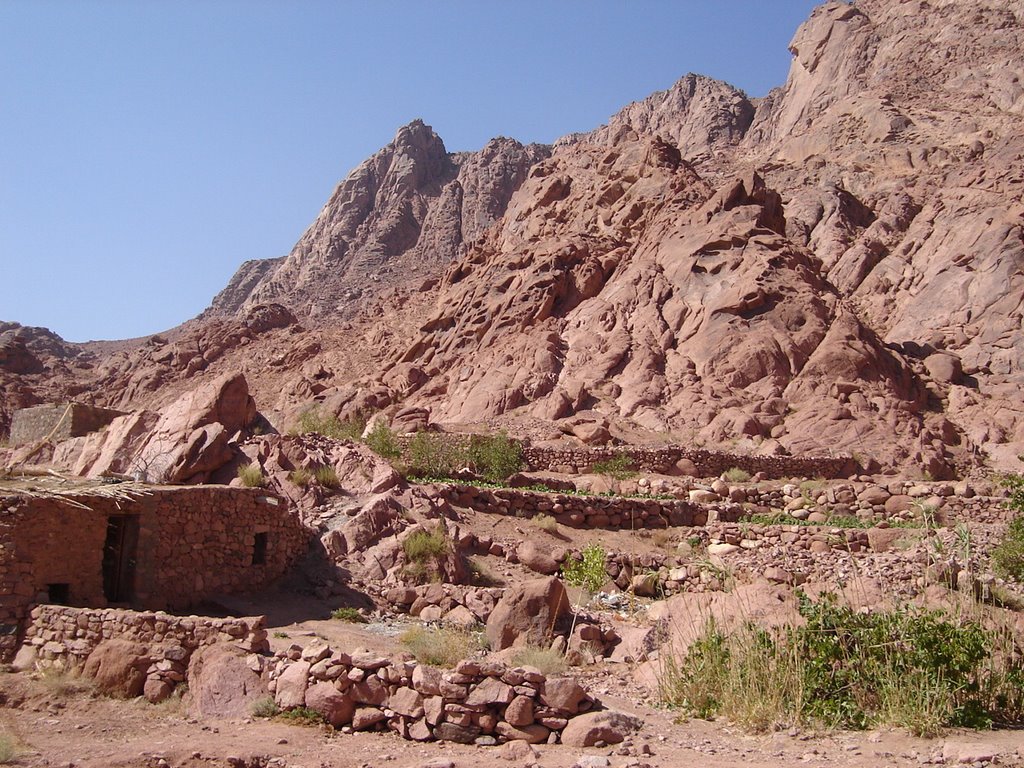 EGYPT, SINAI: The end of Wadi El-Zawatien overlooked by the eastern facce of Mount Anshil by Ashraf Nassef