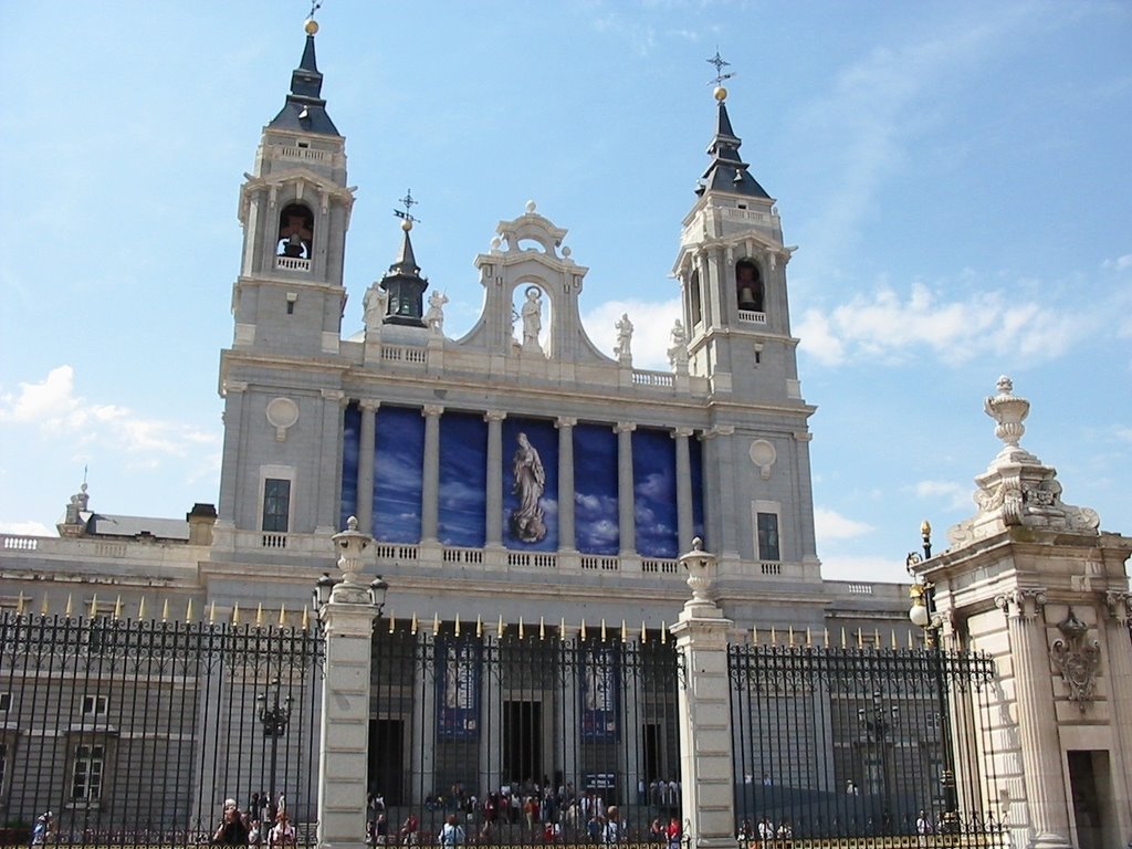 La Almudena, Palacio Real, Madrid by Pedro Llorente