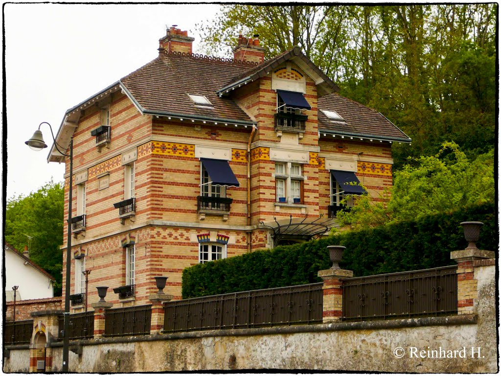 {©RH Mai2012} Haus an der Av. des Aliés La Ferté-Gaucher by Reinhard H.