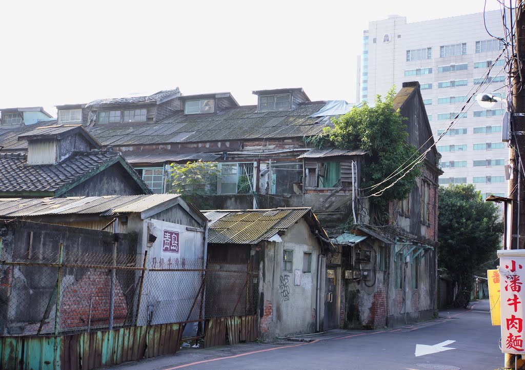 原機器局五號倉庫 Former Warehouse of Machinery Bureau by deekew