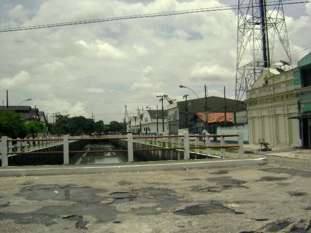 CANAL DA PRAÇA MAGALHAES COM A RUA GASPAR VIANA - REDUTO by Aurelino Santos Jr