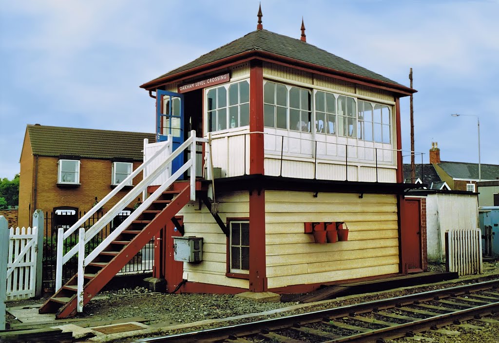 Oakham Signal Box ( Late 1980's Early 1990's ) ? by Fezz (Phil Kinzett UK)