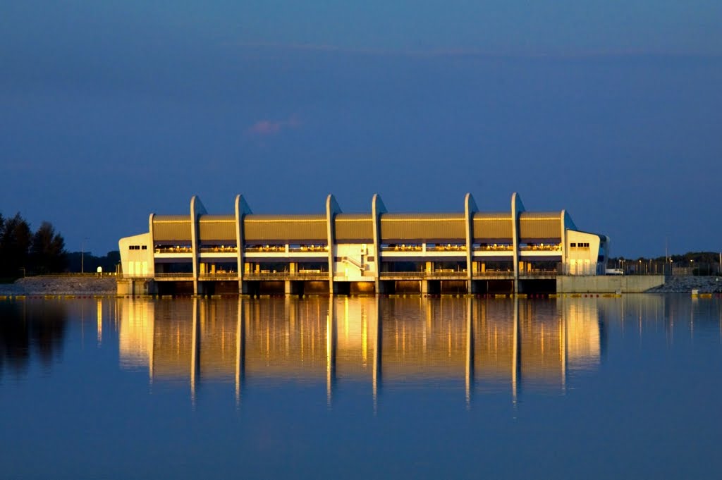 Serangoon River Dam a.k.a. Sungei Serangoon by Alan.L