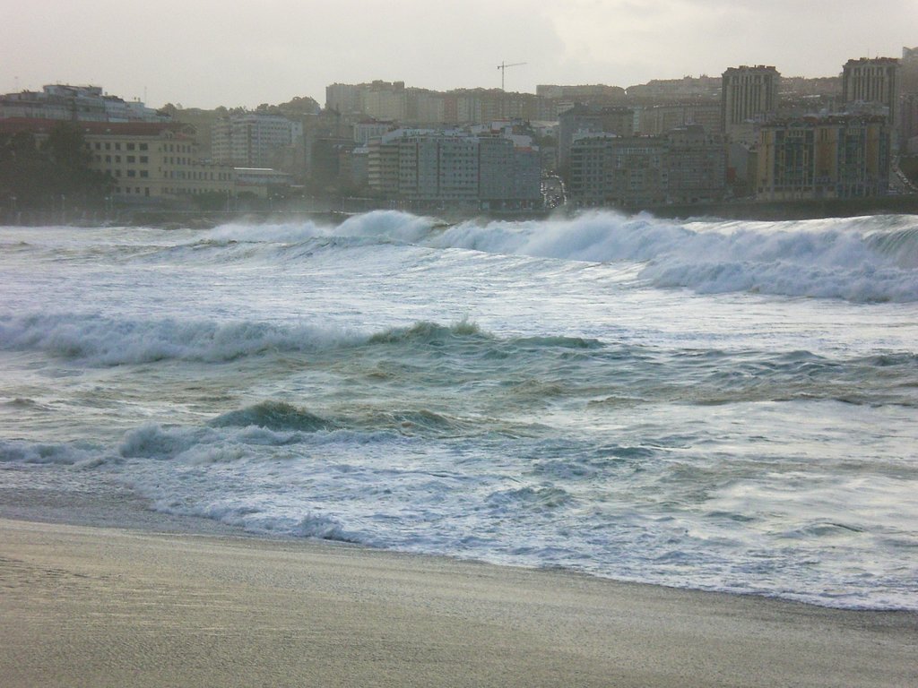 Temporal en playa de Riazor y Orzán (10/03/08) by Luigi Donna