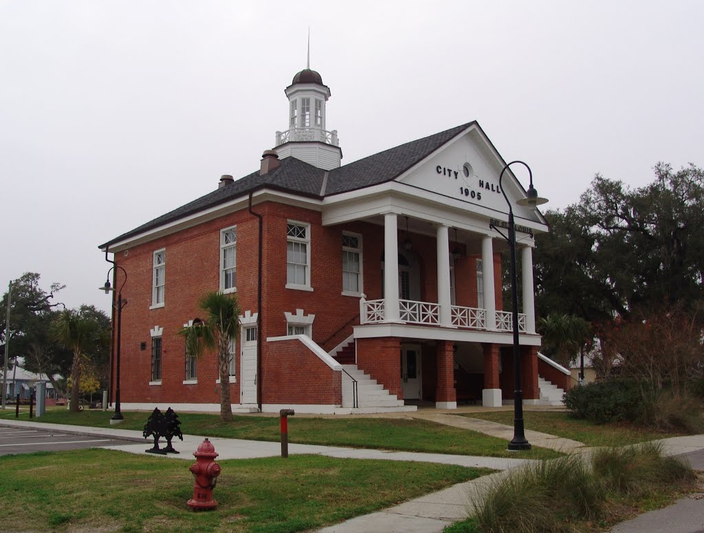 Bay St Louis city hall, built in 1905 (12-26-2011) by Ken Badgley