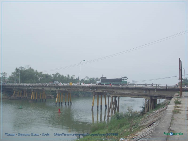 Cầu cũ - Vĩnh Điện - Old bridge by Vietnam - Paracels