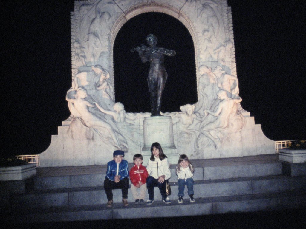 Johann Strauss' Monument -1982 by Horacio Arevalo