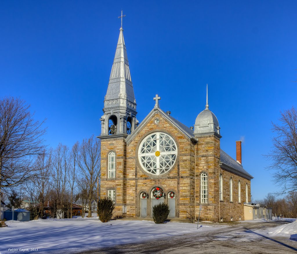 Église catholique paroisse Très-Saint-Sacrement by Fabien Gagné