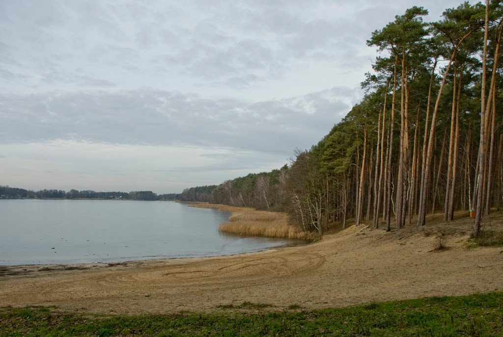 Plaża, Jezioro Kuźnickie by Marcin Chałupka