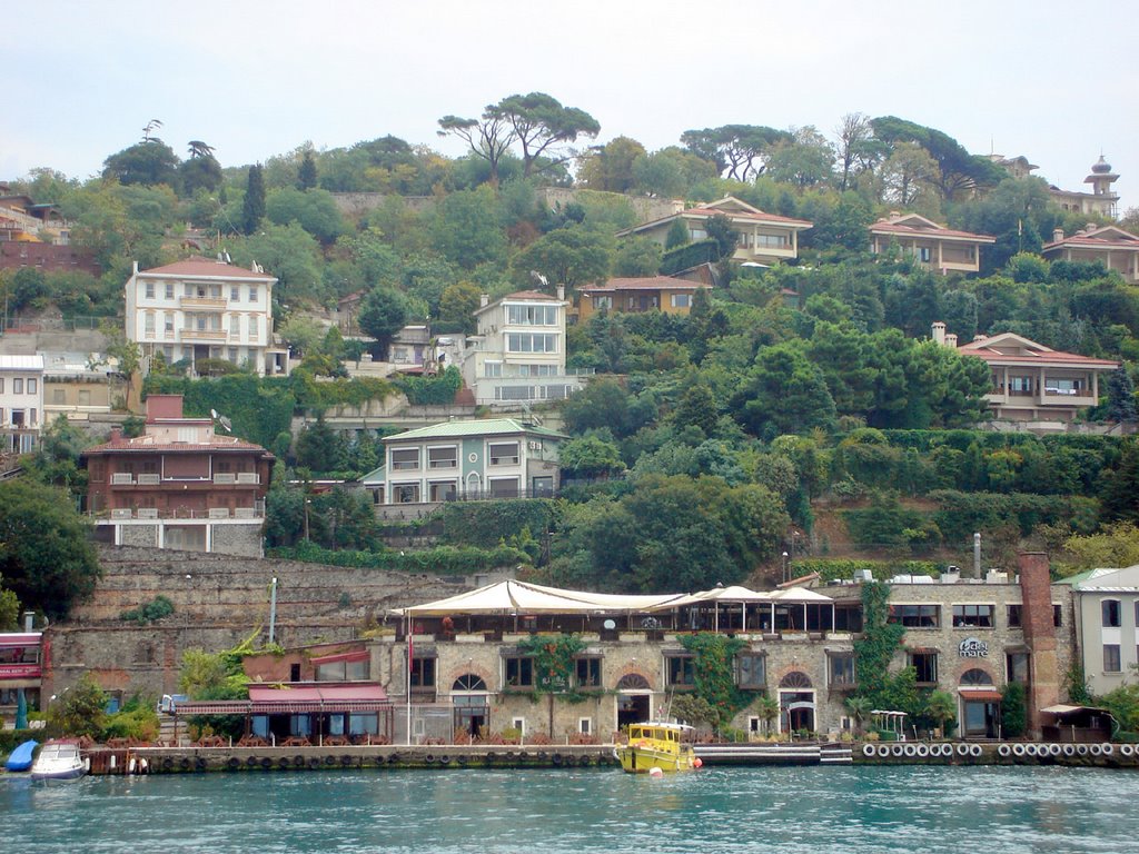 Kuruçeşme, Cemil Topuzlu Parkı, 34345 Beşiktaş/İstanbul, Turkey by Shumsky A