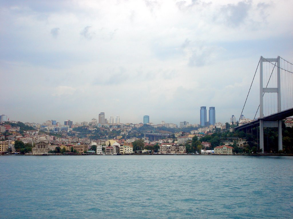 Kuzguncuk, Boğaziçi Köprüsü, Üsküdar/İstanbul, Turkey by Shumsky A