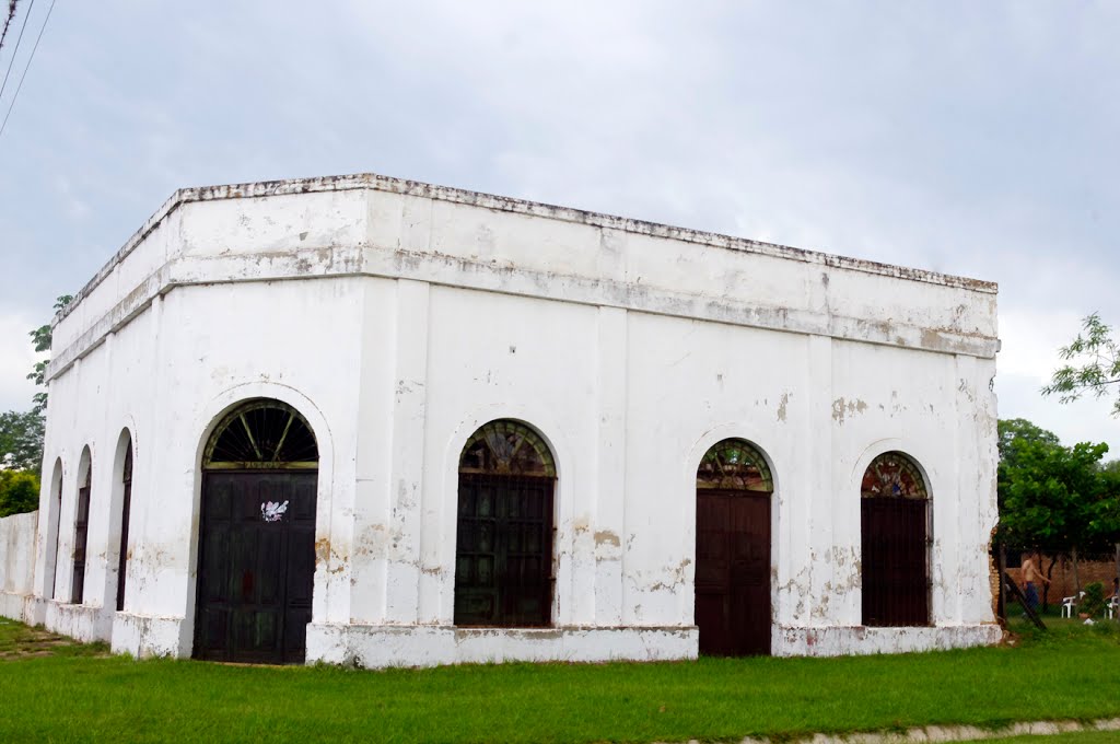 Antigua casa blanca by Sergio G. Evrard