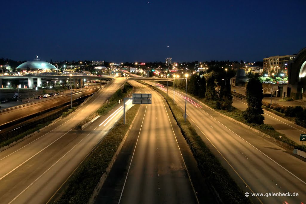 Interstate 705 at Night by www.galenbeck.de