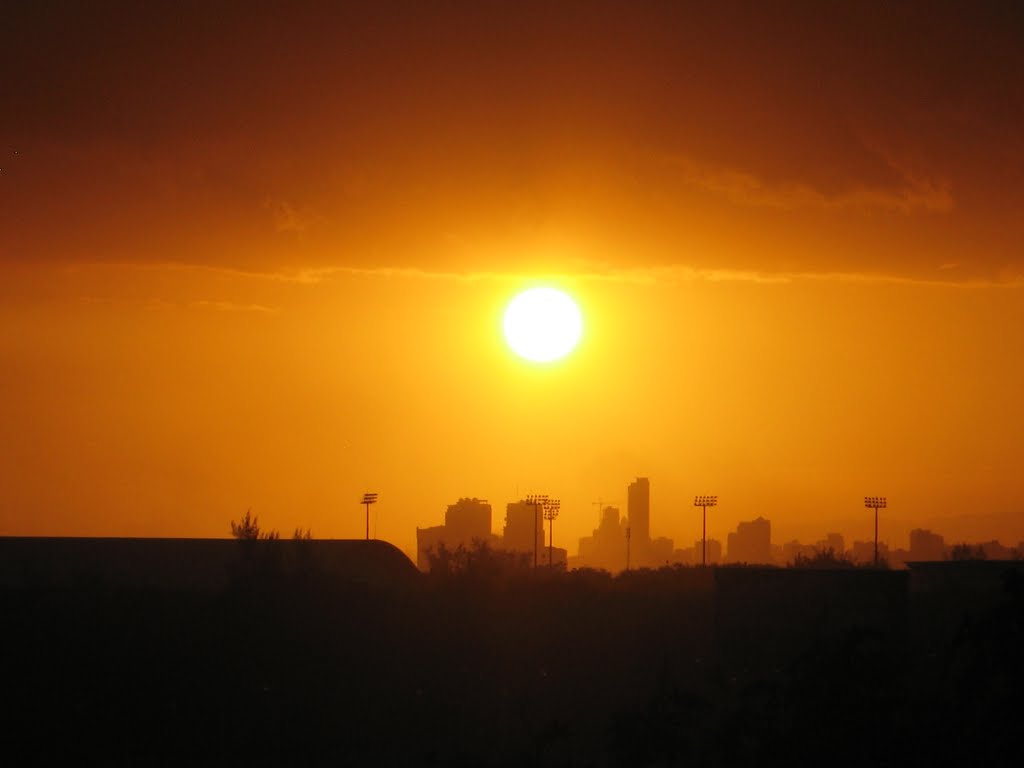 HERMOSA PUESTA DE SOL SOBRE SANTO DOMINGO ESTE. R. D. by Carlos M. Pascual