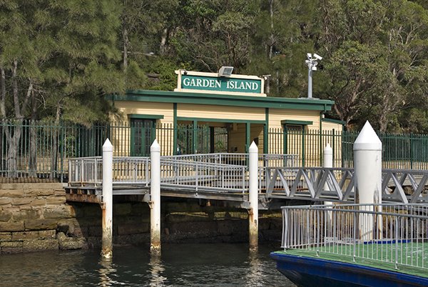 Garden Island Jetty by wolfgang_eichhorn